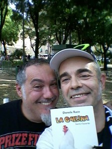 Nella foto, in alto: Frank Basilico con l'amico Daniele Raco, comico, wrestler e scrittore. Entrambi condividono lo stesso impegno politico