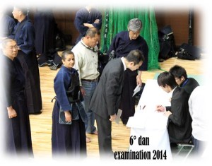 Nella foto, in alto: Patrizia all'esame per il sesto dan di Kendo
